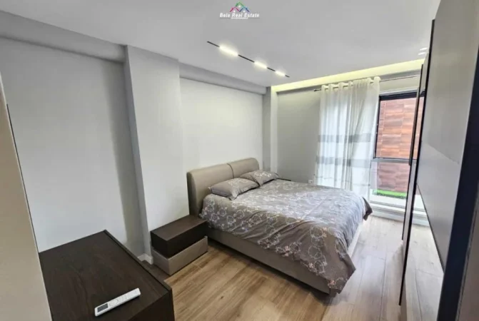 Tirane, jepet me qera apartament 2+1+Ballkon Kati 2, 80 m² 900 € (Tek Shkolla e Kuqe)