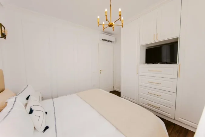 Tirane, jepet me qera apartament 1+1 Kati 9, 75 m² 600 € (Astir prane Bar Sorriso tek Vila L)