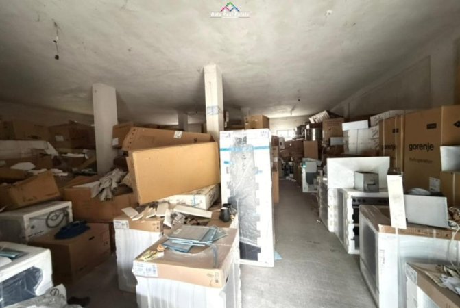 Tirane, jepet me qera magazine Kati 0, 180 m² 935 € (prqne Kompleksit Kontakt)