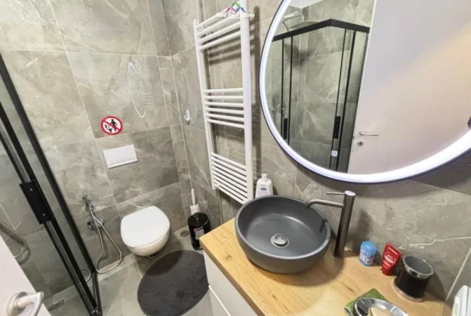 Tirane, jepet me qera apartament 1+1+Ballkon Kati 4, 55 m² 730 € (prane Kristal Center)