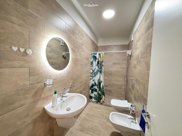 Tirane, jepet me qera apartament 2+1 Kati 10, 85 m² 630 € (golden park)