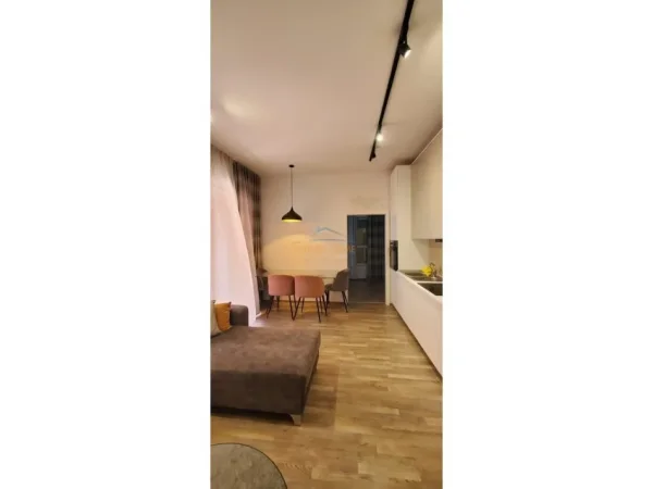 Tirane, jepet me qera apartament Kati 8, 66 m² 420 € (ali dem)