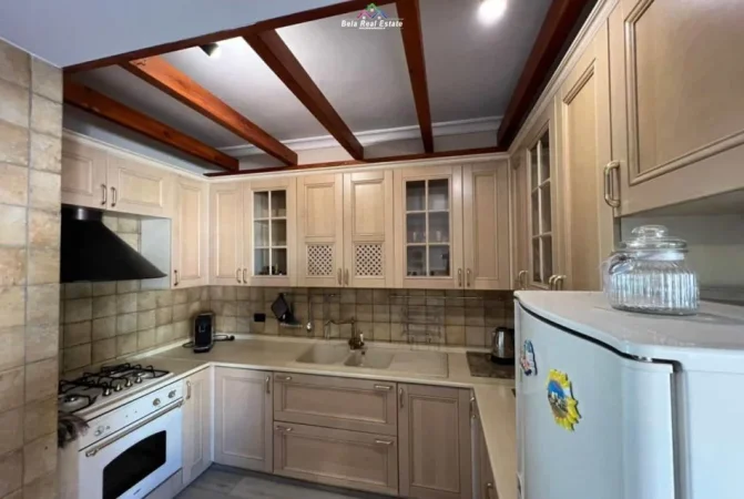 Tirane, jepet me qera apartament 1+1+Ballkon Kati 7, 112 m² 1.500 € (prane 9 katsheve,)