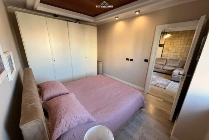 Tirane, jepet me qera apartament 1+1+Ballkon Kati 7, 112 m² 1.500 € (prane 9 katsheve,)