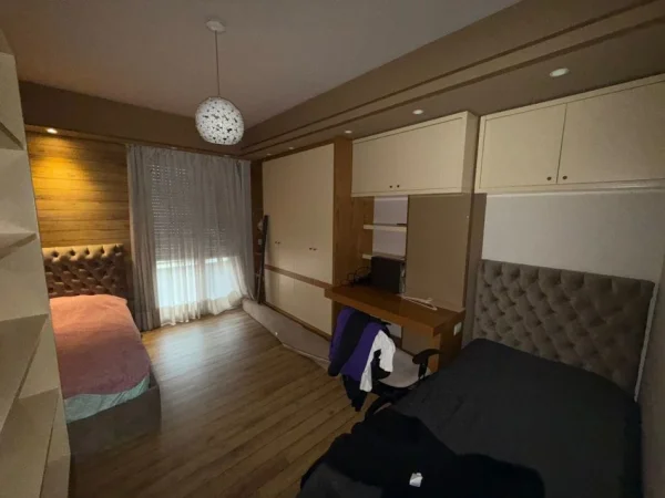 Tirane, jepet me qera apartament 2+1 Kati 4, 190 m² 1.950 € (Rruga Myslym Shyri)