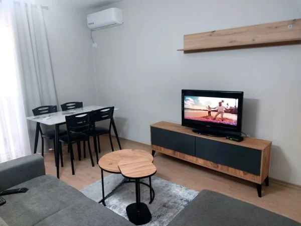 Tirane, jepet me qera apartament 2+1+Aneks+Ballkon Kati 4, 68 m² 700 € (rruga muhamet gjollesha , rruga frosina plaku)