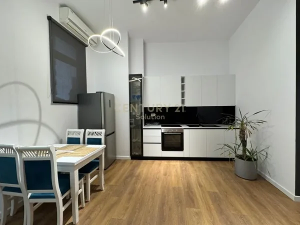 Tirane, jepet me qera apartament duplex 2+1 Kati 1, 86 m² 650 € (Liqeni i Thate)