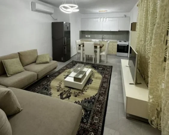 Tirane, jepet me qera apartament 2+1+Aneks+Ballkon , 75 m² 650 € (ish stacioni i trenit)