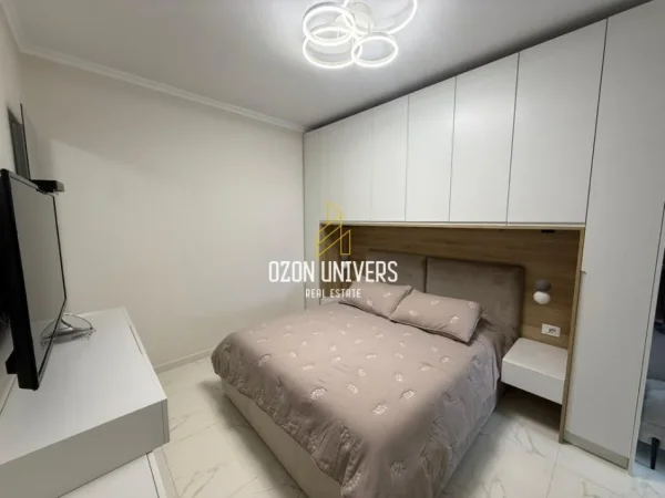 Tirane, jepet me qera apartament 2+1+Ballkon Kati 5, 90 m² 600 € (Golden Park 3)