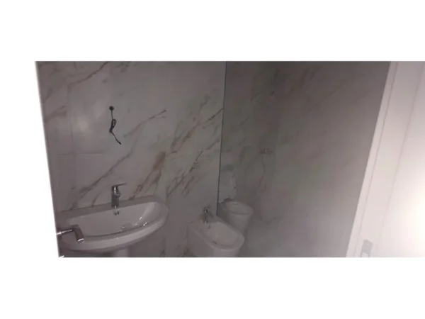 Tirane, shitet apartament 3+1 Kati 8, 123 m² 209.000 € (Bulevardi i ri)