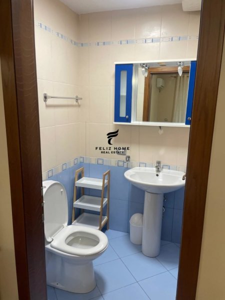 Tirane, jepet me qera apartament 2+1 Kati 4, 100 m² 800 € (LIQENI I THATE)