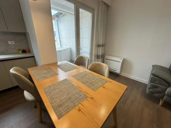 Tirane, jepet me qera apartament 2+1 Kati 8, 80 m² 1.000 € (MINE PEZA)