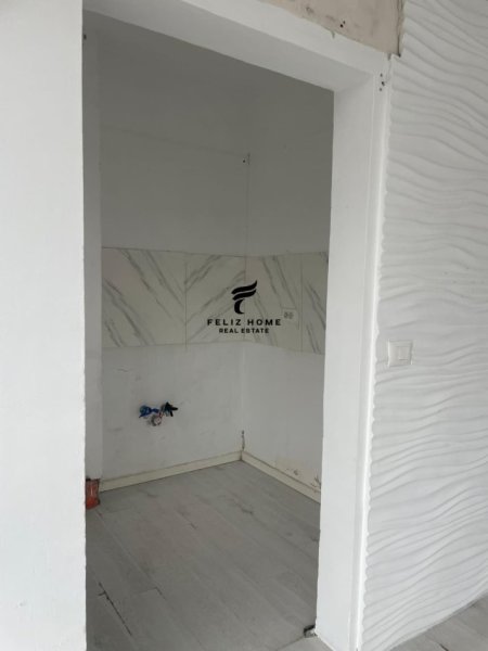 Tirane, jepet me qera zyre Kati 1, 72 m² 1.200 € (ZOGU I ZI)