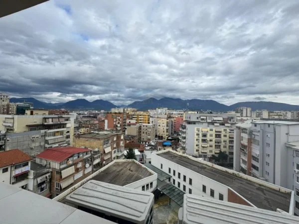 Tirane, jepet me qera apartament 2+1 Kati 8, 75 m² 1.000 € (MINE PEZA)