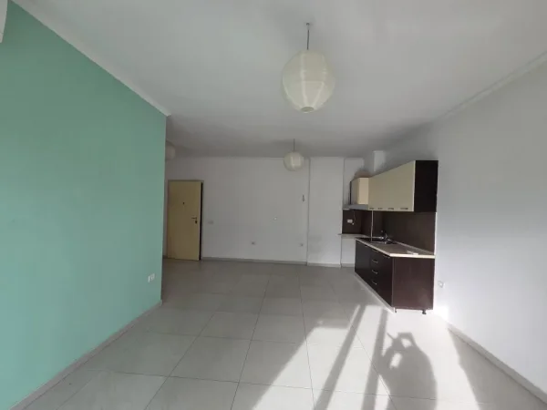 Tirane, jepet me qera apartament 1+1 Kati 2, 70 m² 400 € (Selite)