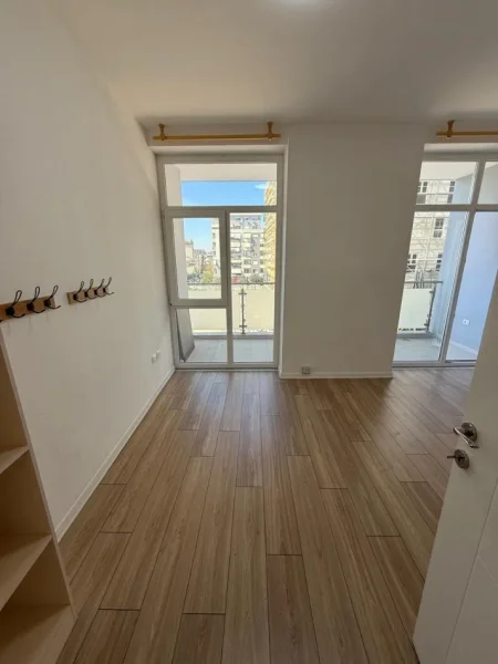 Tirane, jepet me qera zyre Kati 2, 135 m² 1.600 € (Komuna e Parisit)