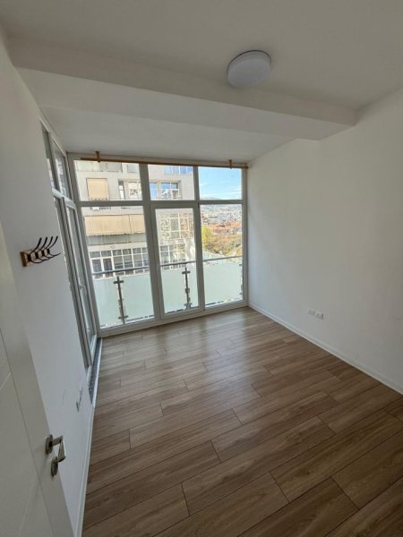 Tirane, jepet me qera zyre , 135 m² 1.600 € 