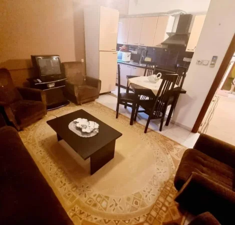 Tirane, jepet me qera apartament 2+1+Ballkon Kati 4, 500 € 