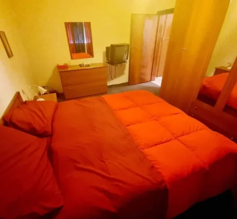 Tirane, jepet me qera apartament 2+1+Ballkon Kati 4, 500 € 