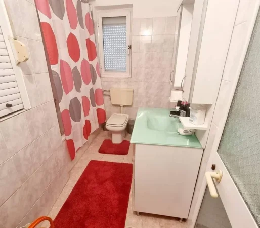 Tirane, jepet me qera apartament 2+1+Ballkon Kati 4, 500 € 