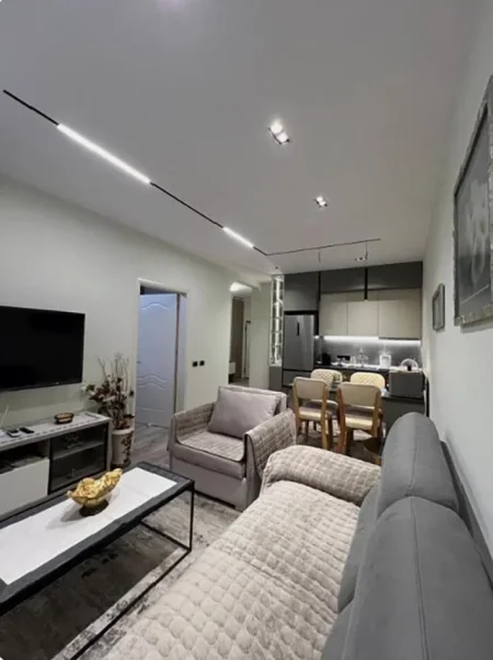 Tirane, jepet me qera apartament 1+1+Ballkon Kati 10, 65 m² 900 € (prane Hotel Opera)