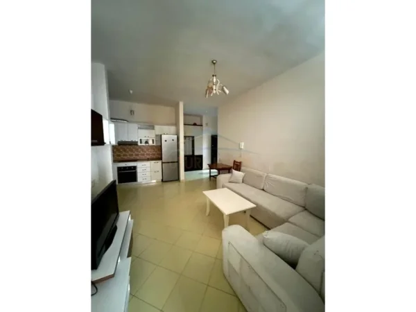 Tirane, jepet me qera apartament 2+1 Kati 1, 80 m² 450 € 