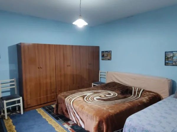 Tirane, jepet me qera apartament 1+1+Aneks Kati 0, 60 m² 300 € (rruga barrikada)