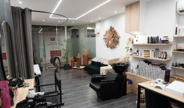 Tirane, shitet ambjent biznesi Kati 1, 38 m² (Bulevardi Zogu i I)