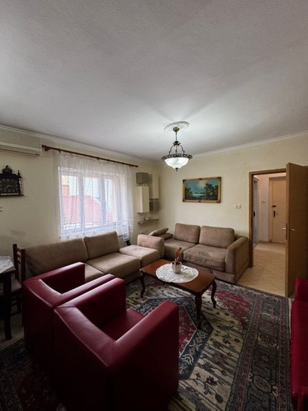 Tirane, jepet me qera 3+1+Ballkon Kati 2, 127 m² 750 € (Pranë Shkollës “Petro Nini Luarasi”)