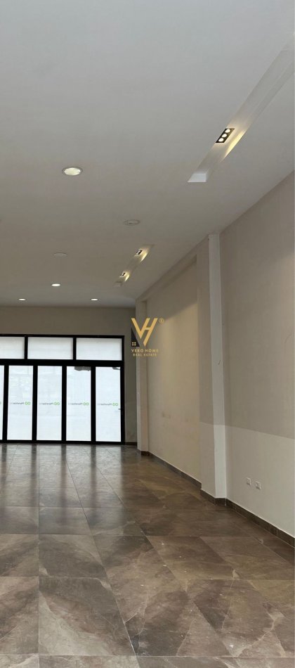 Tirane, jepet me qera ambjent biznesi Kati 0, 90 m² 900 € (RRUGA FROSINA PLAKU)