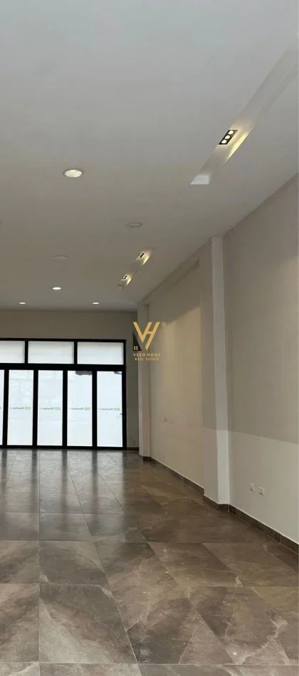Tirane, jepet me qera ambjent biznesi Kati 0, 90 m² 900 € (RRUGA FROSINA PLAKU)