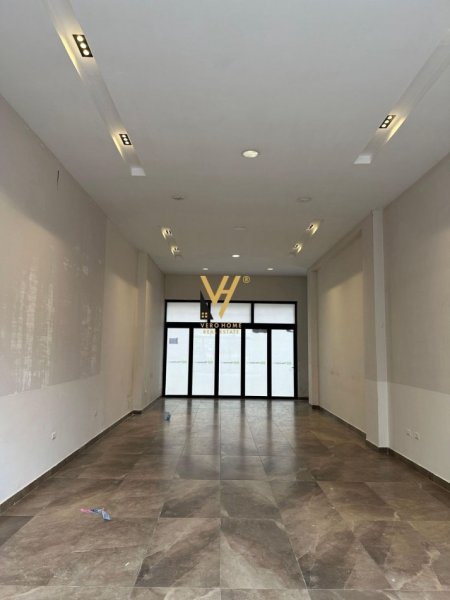 Tirane, jepet me qera ambjent biznesi Kati 0, 90 m² 900 € (RRUGA FROSINA PLAKU)