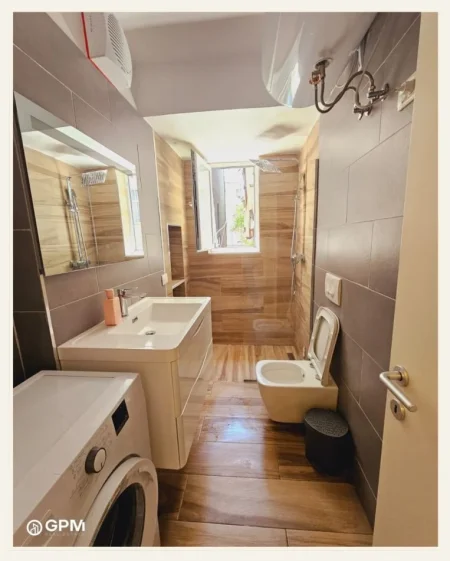 Tirane, jepet me qera apartament 2+1 Kati 1, 67 m² 750 € 