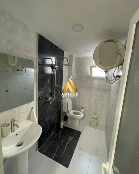 Tirane, jepet me qera apartament 2+1 Kati 4, 83 m² 750 € 
