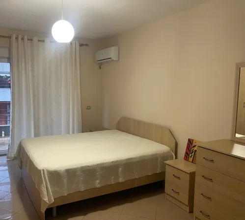 Tirane, jepet me qera apartament 2+1+Ballkon Kati 4, 100 m² 800 € (LIQENI THATE)