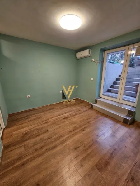 Tirane, jepet me qera zyre Kati 0, 30 m² 350 € (BULEVARDI GJERGJ FISHTA)