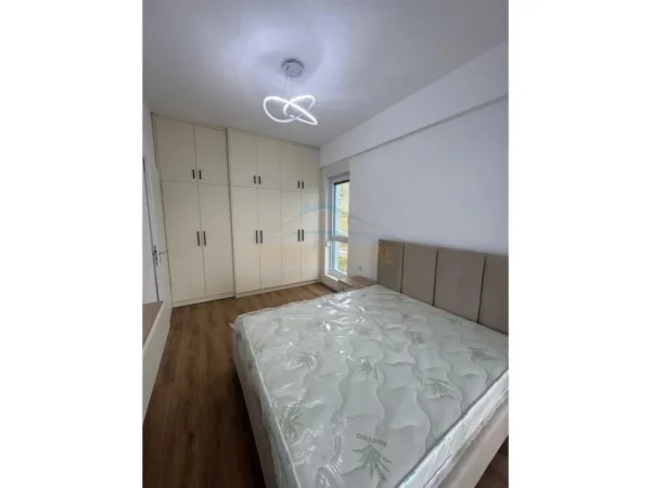 Tirane, jepet me qera apartament 1+1 Kati 2, 60 m² 400 € (Fresk , Residenca OXA)