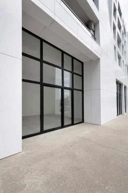 Tirane, jepet me qera dyqan Kati 0, 86 m² 1.450 € (PORCELAN)