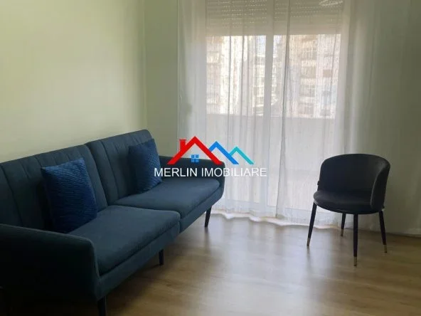Tirane, jepet me qera apartament 1+1+Ballkon Kati 5, 65 m² 600 € (RRUGA MEDAR SHTYLLA,KOMUNA E PARISIT)