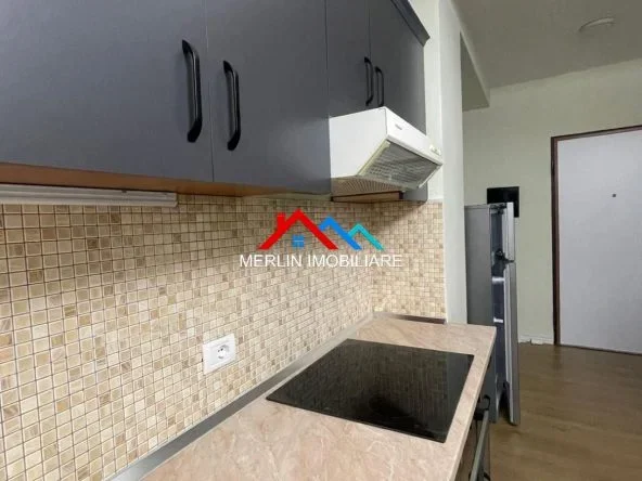 Tirane, jepet me qera apartament 1+1+Ballkon Kati 5, 65 m² 600 € (RRUGA MEDAR SHTYLLA,KOMUNA E PARISIT)