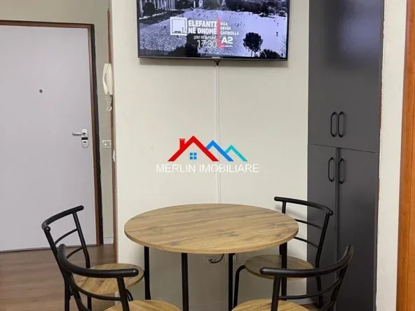 Tirane, jepet me qera apartament 1+1+Ballkon Kati 5, 65 m² 600 € (RRUGA MEDAR SHTYLLA,KOMUNA E PARISIT)