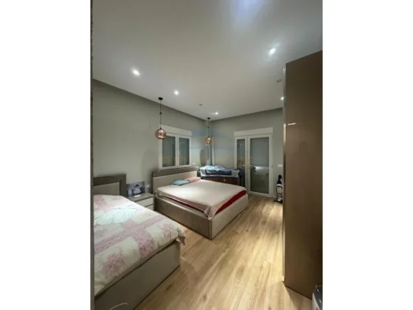 Tirane, jap me qera apartament 1+1 Kati 1, 53 m² 550 € 