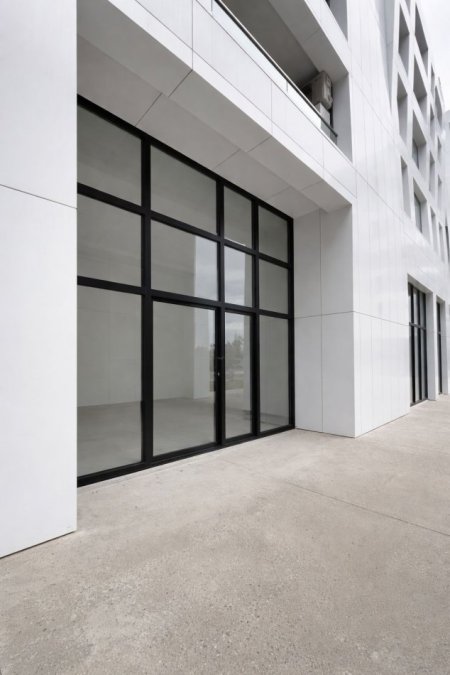 Tirane, jepet me qera dyqan Kati 0, 91 m² 1.500 € (PORCELAN)