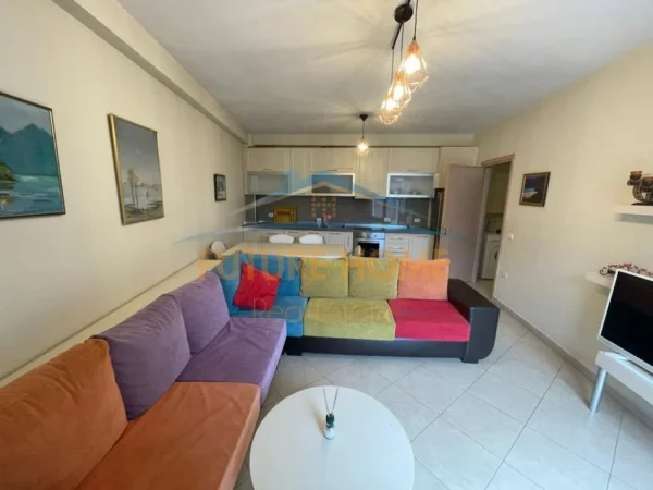 Tirane, jepet me qera apartament 2+1 Kati 4, 86 m² 680 € (Rruga e Barrikadave)