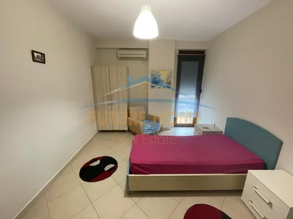 Tirane, jepet me qera apartament 2+1 Kati 4, 86 m² 680 € (Rruga e Barrikadave)