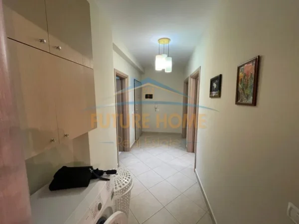 Tirane, jepet me qera apartament 2+1 Kati 4, 86 m² 680 € (Rruga e Barrikadave)