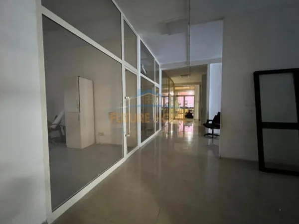 Tirane, jepet me qera ambjent biznesi Kati 0, 898 m² 6.000 € (KTHESA E KAMZES)