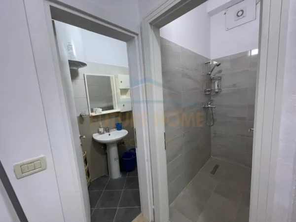 Tirane, jepet me qera apartament 2+1 Kati 1, 106 m² 650 € (Rruga e Kavajes)