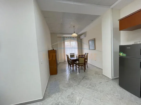 Tirane, jepet me qera apartament 2+1 Kati 1, 106 m² 650 € (Rruga e Kavajes)