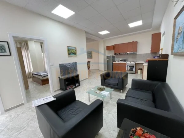 Tirane, jepet me qera apartament 2+1 Kati 1, 106 m² 650 € (Rruga e Kavajes)
